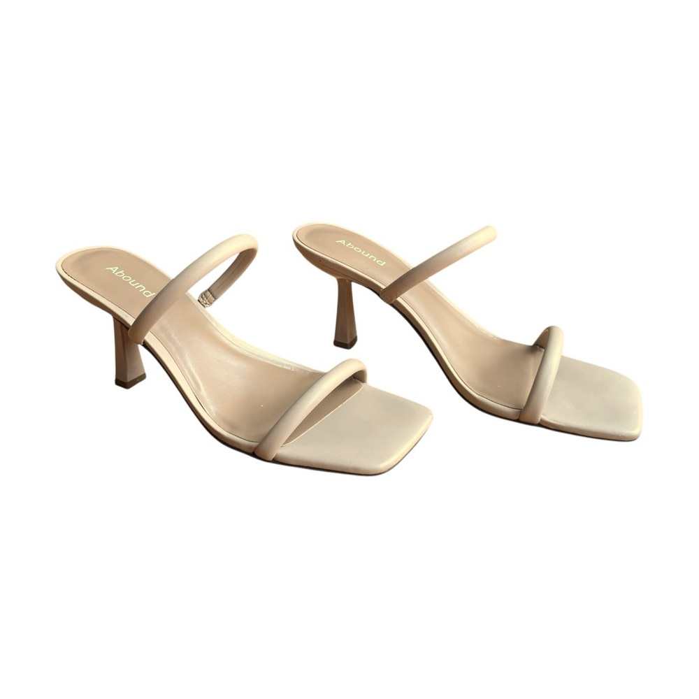 ✧ Nude strappy sandal heels
